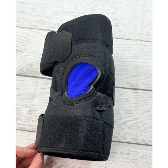 Curad-Performance Series Ironman Knee Support Adjustable Patella Pad Universal - Picture 5 of 6